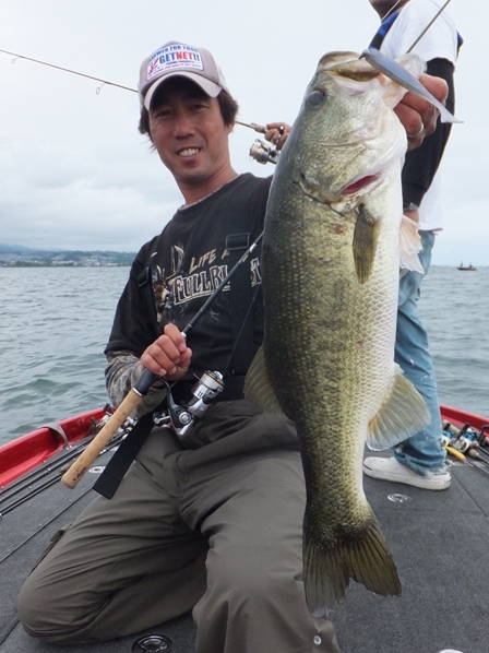 琵琶湖でジグヘッド釣れる