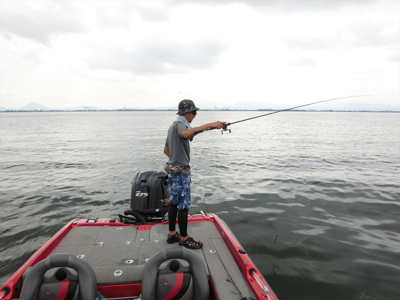 28日の琵琶湖 最大５９ｃｍ 直リグとテキサスでフルフッキングを満喫 杉戸繁伸船長blog 琵琶湖バスフィッシングガイド